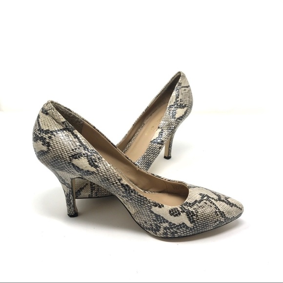 Arturo Chiang Ivory/Black Snakeskin Pumps Size 9.5 - Picture 7 of 8